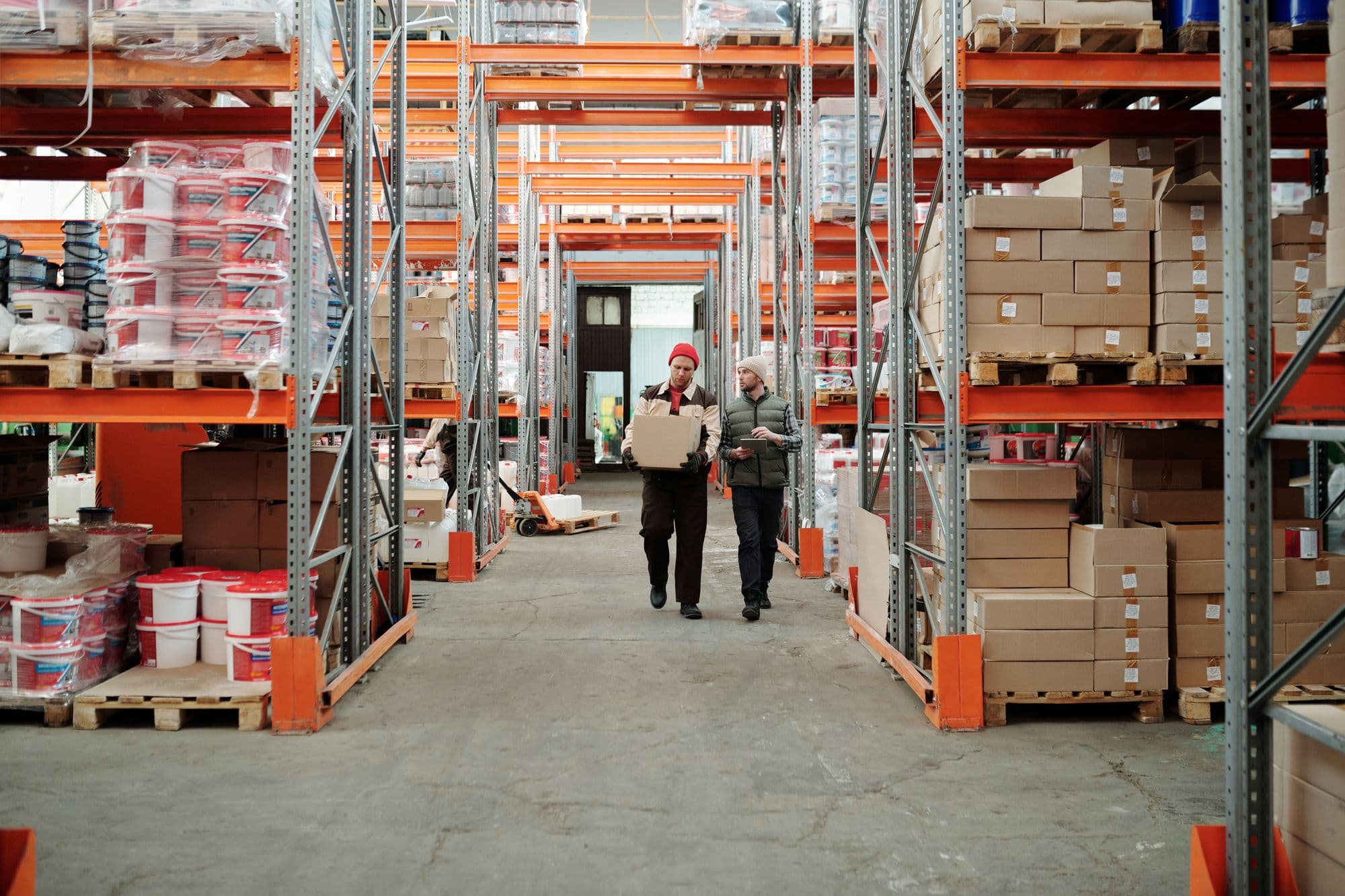 Entrepôt Niumi, préparation des commandes pour la distribution